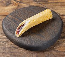 Трубочка с клубникой