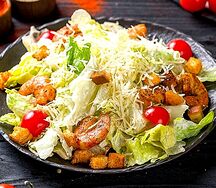 Салат Цезарь с креветками