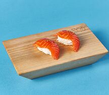 Суши с лососем