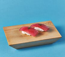 Суши с тунцом