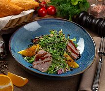 Салат с утиной грудкой