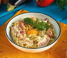 Паста с курицей и грибами