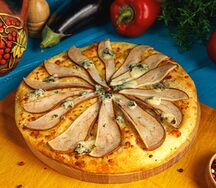 Хачапури с Горгондзолой и грушей