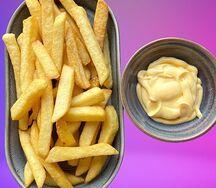 Картофель фри с сырным соусом