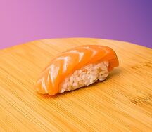 Суши с лососем