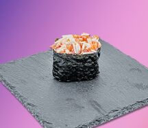 Гункан с крабом и копченым лососем