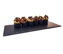 Воздушный ролл с острым лососем