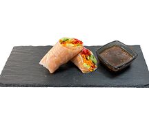 Спринг-ролл с охлажденным лососем 