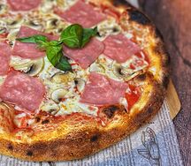 Пицца с ветчиной и грибами (Регина)