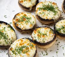 Запеченные шампиньоны с сыром сулугуни
