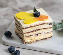 Торт Сметанный с голубикой и ананасом