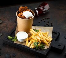 Попкорн из курицы с кремом из сыра и картофельными лодочками