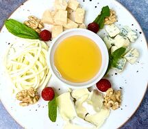 Ассорти европейских сыров