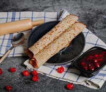Блины безглютеновые с кремом маскарпоне и вишневым соусом
