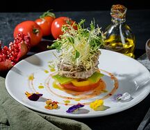 Теплый салат с телятиной и овощами