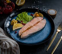 Филе семги отварное с овощами