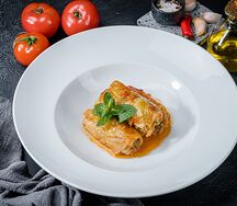 Голубцы с телятиной и сырным соусом