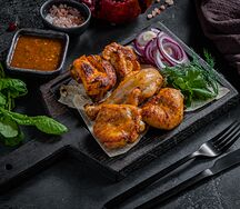 Курица гриль с соусом
