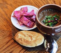 Лобио с гурийской капустой и мчади