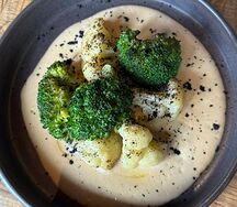 Брокколи цветная капуста с соусом мисо