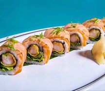Ролл с лососем и креветкой
