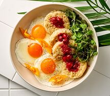 Глазунья с овсяными сконами