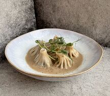 Мини-хинкали в соусе