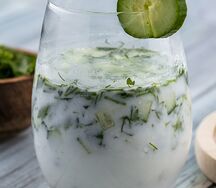 Айран со свежей зеленью и огурцом