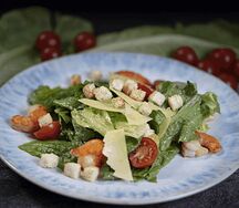 Цезарь с тигровыми креветками