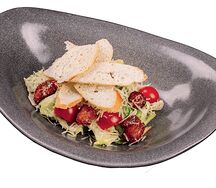 Салат Цезарь с курицей