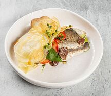 Сибас с оливками и картофелем