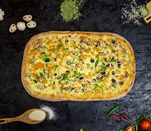 Жюльен полметра