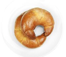 Булочка с вишней