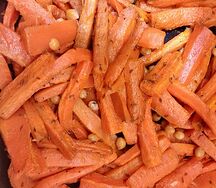 Морковь, запечённая с зирой и нутом