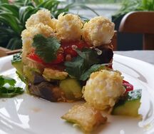 Салат с домашним сыром