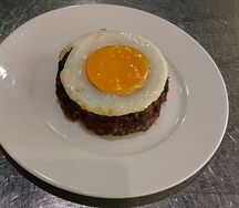 Бифштекс рубленый из говядины с яйцом