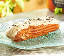 Эклер с ванильным кремом