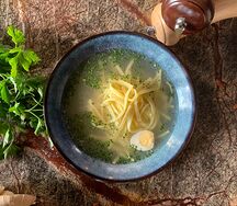 Куриный супчик с фрикадельками и домашней лапшой