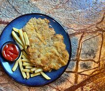 Шницель говяжий с картофелем фри