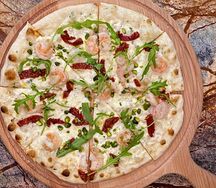 Пицца с креветками