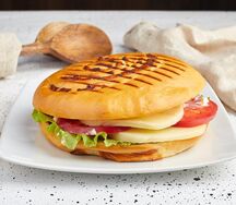 Панини с соусом песто