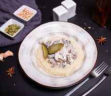 Бефстроганов с картофельным пюре