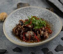 Осьминог в кунжутном соусе