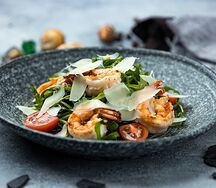 Салат с рукколой и креветкой