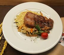 Телячий язык на гриле с булгуром и грибным соусом