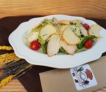 Салат Цезарь с куриным филе
