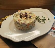 Салат Оливье с говядиной