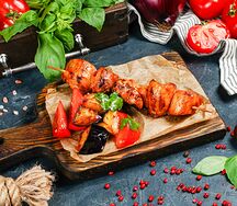 Мини шашлычок из курицы с гарниром