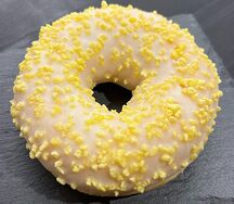 Донат с лимонной начинкой