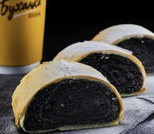 Вкусный ланч с маковым штруделем